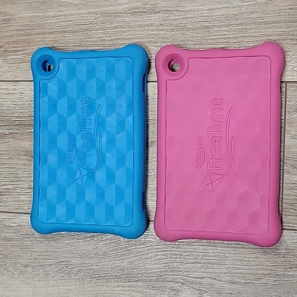 Amazon Fire Tablet with 2 Cases and a Headrest Holder - Picture 8 of 10